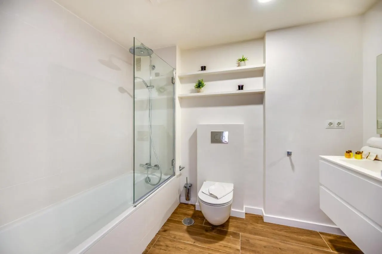Apartment Vacation Marbella I Top 1 Puerto Banus Sea Front Rental, Renovated
