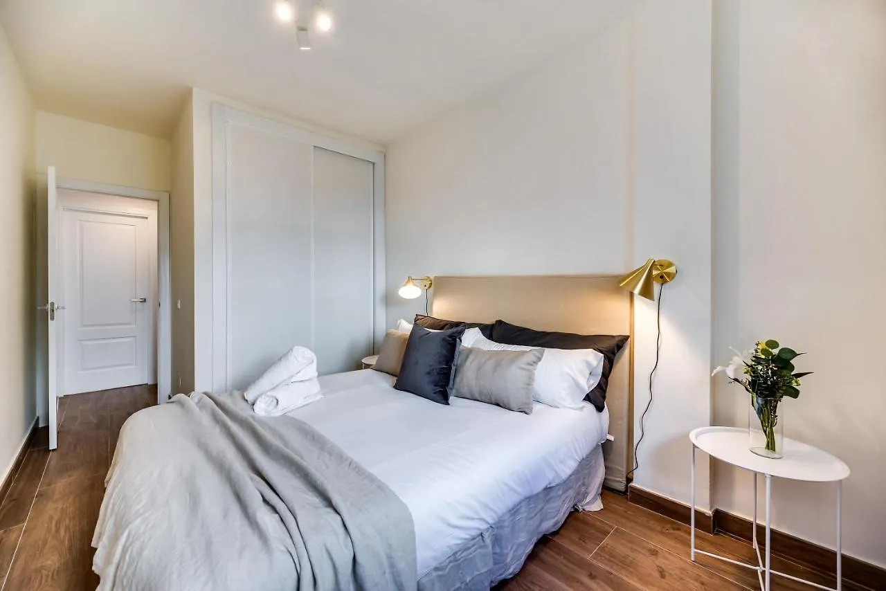 Apartment Vacation Marbella I Top 1 Puerto Banus Sea Front Rental, Renovated